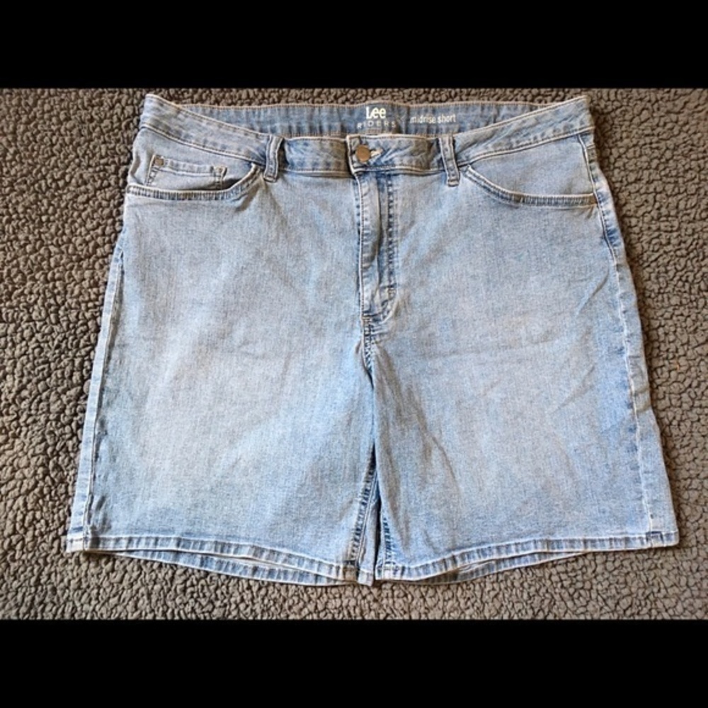 Riders by lee short jeans size 20M ⭐️